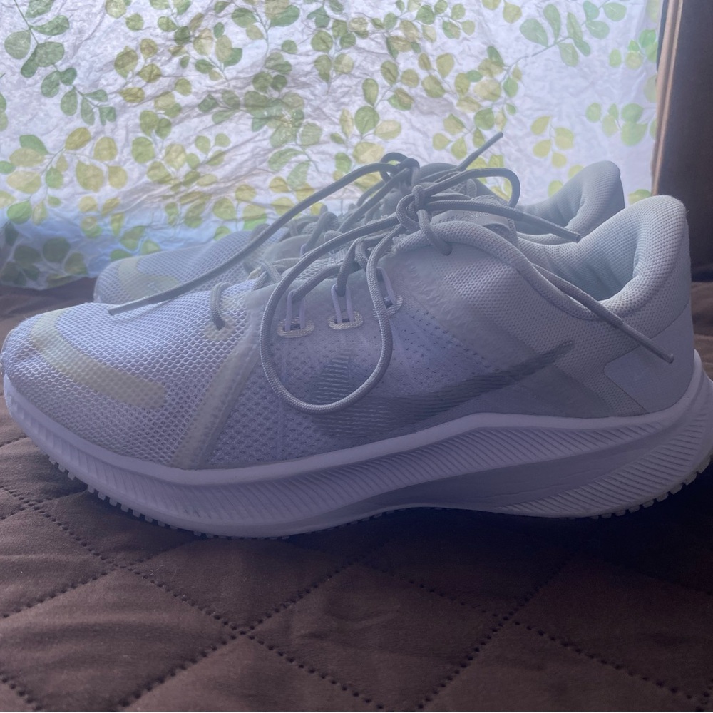 NIKE QUEST v4 Shoes  for Women’s , AUTHENTIC, Size 7.5